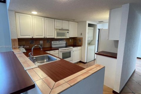 Condominio en alquiler en Lauderhill, Florida, 2 dormitorios, 118.91 m2 № 1997934 - foto 9