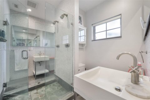 Снять в аренду кондоминиум в Майами-Бич, Флорида 1 спальня, 79.71м2, № 2005782 - фото 9