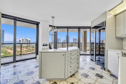 Copropriété à vendre à Aventura, Floride: 4 chambres, 282.79 m2 № 1841302 - photo 11