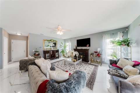 Casa en venta en Kissimmee, Florida, 4 dormitorios, 253.99 m2 № 1906615 - foto 18