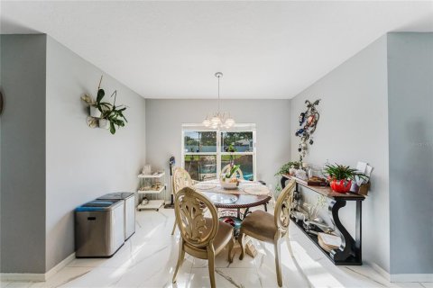 Casa en venta en Kissimmee, Florida, 4 dormitorios, 253.99 m2 № 1906615 - foto 11
