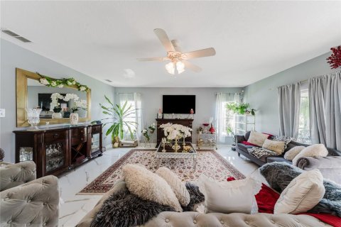 Casa en venta en Kissimmee, Florida, 4 dormitorios, 253.99 m2 № 1906615 - foto 19