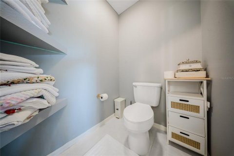 Casa en venta en Kissimmee, Florida, 4 dormitorios, 253.99 m2 № 1906615 - foto 27