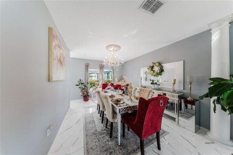 Casa en venta en Kissimmee, Florida, 4 dormitorios, 253.99 m2 № 1906615 - foto 9