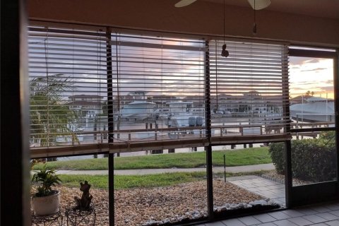 Condo in Saint Petersburg, Florida, 2 bedrooms  № 1814967 - photo 26