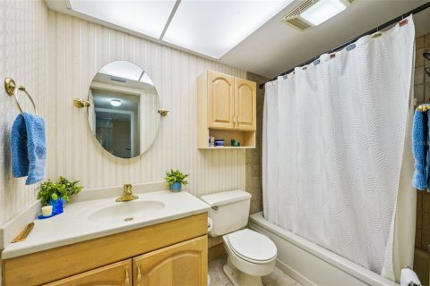 Condo in Saint Petersburg, Florida, 2 bedrooms  № 1814967 - photo 24