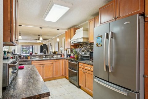 Condo in Saint Petersburg, Florida, 2 bedrooms  № 1814967 - photo 18