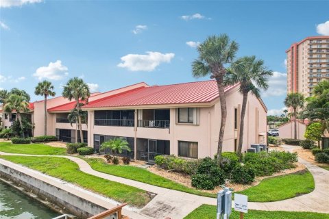 Condo in Saint Petersburg, Florida, 2 bedrooms  № 1814967 - photo 30