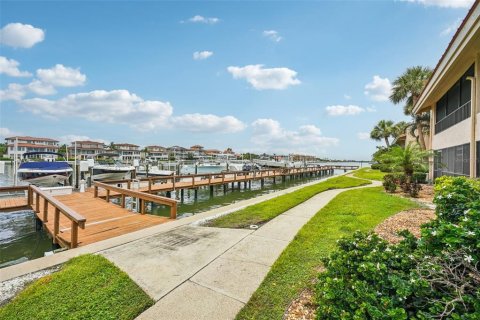 Condo in Saint Petersburg, Florida, 2 bedrooms  № 1814967 - photo 27