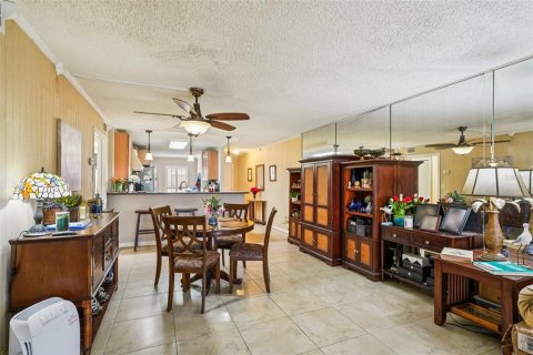 Condo in Saint Petersburg, Florida, 2 bedrooms  № 1814967 - photo 11