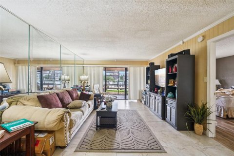 Condo in Saint Petersburg, Florida, 2 bedrooms  № 1814967 - photo 6