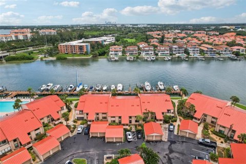 Condo in Saint Petersburg, Florida, 2 bedrooms  № 1814967 - photo 1
