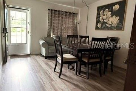 House in Orlando, Florida 2 bedrooms, 72.19 sq.m. № 2226248 - photo 2