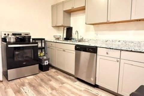 House in Orlando, Florida 2 bedrooms, 72.19 sq.m. № 2226248 - photo 6