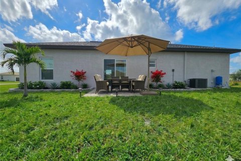 Villa ou maison à louer à Lehigh Acres, Floride: 3 chambres, 98.01 m2 № 2383954 - photo 11