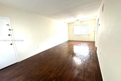 Снять в аренду квартиру в Корал-Гейблс, Флорида 1 спальня, № 2005090 - фото 4