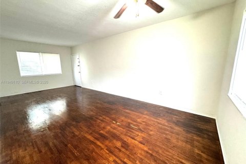 Снять в аренду квартиру в Корал-Гейблс, Флорида 1 спальня, № 2005090 - фото 3