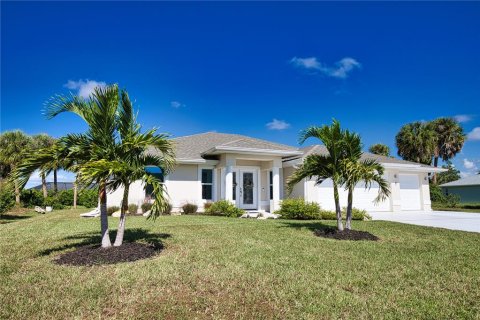 Villa ou maison à vendre à Rotonda, Floride: 3 chambres, 165.09 m2 № 2421984 - photo 2