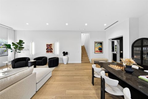 Casa en venta en Miami, Florida, 5 dormitorios, 380.16 m2 № 2029823 - foto 6