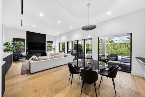 Casa en venta en Miami, Florida, 5 dormitorios, 380.16 m2 № 2029823 - foto 9