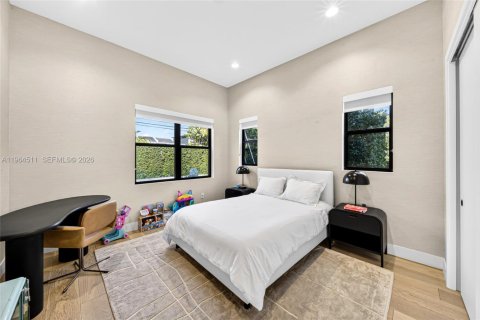 Casa en venta en Miami, Florida, 5 dormitorios, 380.16 m2 № 2029823 - foto 19