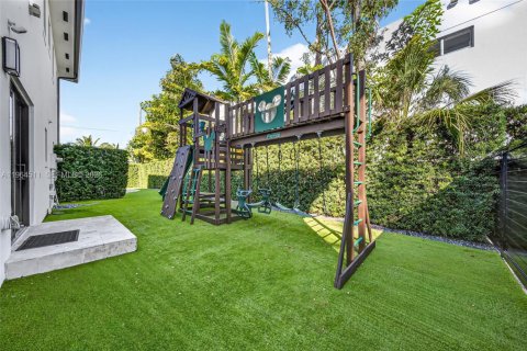 Casa en venta en Miami, Florida, 5 dormitorios, 380.16 m2 № 2029823 - foto 28
