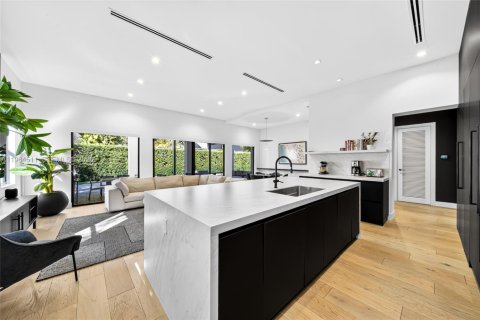 Casa en venta en Miami, Florida, 5 dormitorios, 380.16 m2 № 2029823 - foto 12