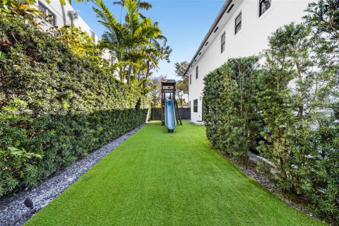 Casa en venta en Miami, Florida, 5 dormitorios, 380.16 m2 № 2029823 - foto 27