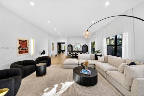 Casa en venta en Miami, Florida, 5 dormitorios, 380.16 m2 № 2029823 - foto 3