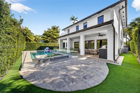 Casa en venta en Miami, Florida, 5 dormitorios, 380.16 m2 № 2029823 - foto 23