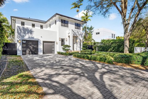 Casa en venta en Miami, Florida, 5 dormitorios, 380.16 m2 № 2029823 - foto 2