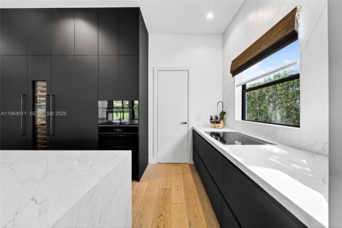 Casa en venta en Miami, Florida, 5 dormitorios, 380.16 m2 № 2029823 - foto 17