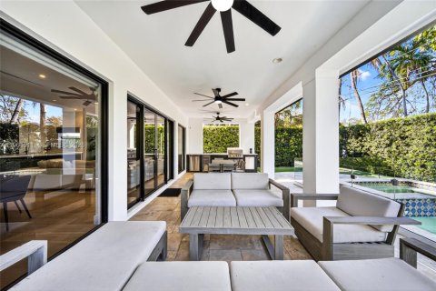 Casa en venta en Miami, Florida, 5 dormitorios, 380.16 m2 № 2029823 - foto 22