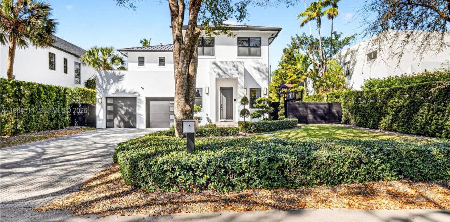 Casa en Miami, Florida 5 dormitorios, 380.16 m2 № 2029823