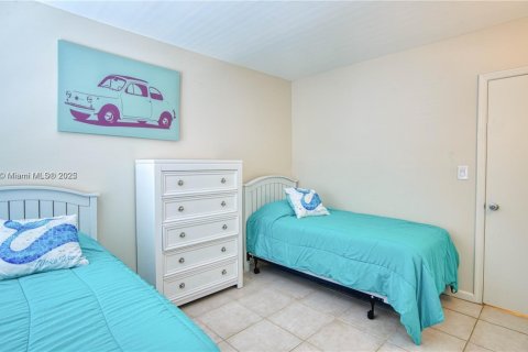 Condo in Fort Lauderdale, Florida, 2 bedrooms  № 1953690 - photo 12