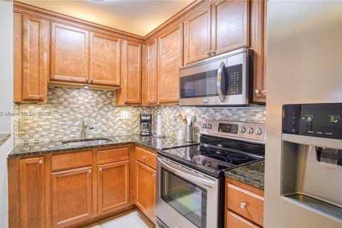 Condo in Fort Lauderdale, Florida, 2 bedrooms  № 1953690 - photo 8