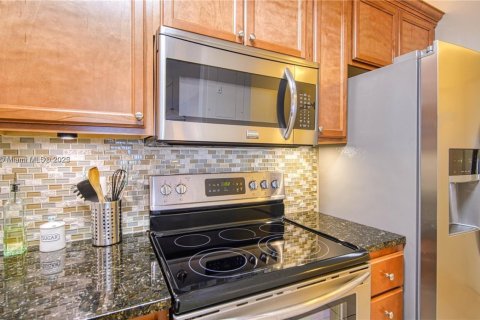 Condo in Fort Lauderdale, Florida, 2 bedrooms  № 1953690 - photo 9