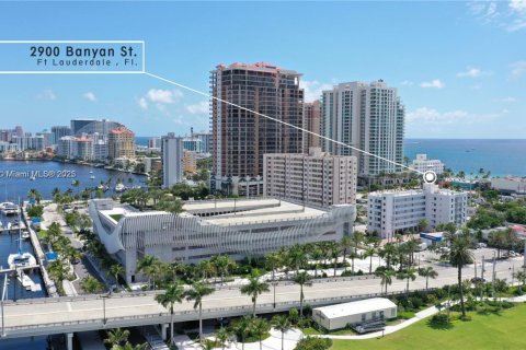 Condo in Fort Lauderdale, Florida, 2 bedrooms  № 1953690 - photo 1
