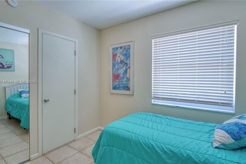 Condo in Fort Lauderdale, Florida, 2 bedrooms  № 1953690 - photo 13