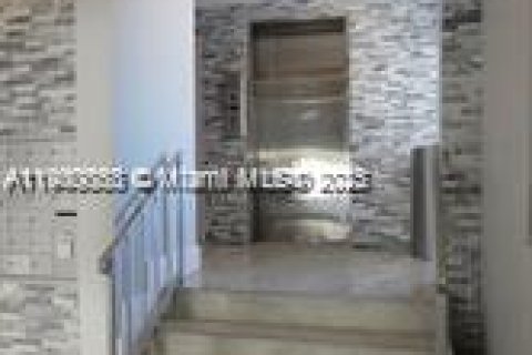 Condo in Fort Lauderdale, Florida, 2 bedrooms  № 1953690 - photo 25