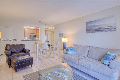 Condo in Fort Lauderdale, Florida, 2 bedrooms  № 1953690 - photo 6