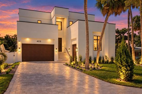 House in Tampa, Florida 5 bedrooms, 469.44 sq.m. № 2379682