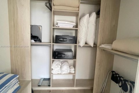 Copropriété à louer à Miami, Floride: 2 chambres, 70.51 m2 № 2084255 - photo 12