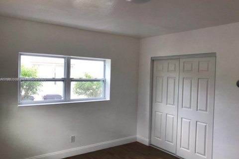 Casa en alquiler en North Lauderdale, Florida, 2 dormitorios, 92.9 m2 № 2050009 - foto 8