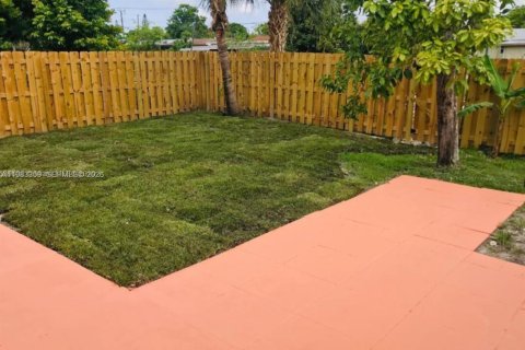 Casa en alquiler en North Lauderdale, Florida, 2 dormitorios, 92.9 m2 № 2050009 - foto 14