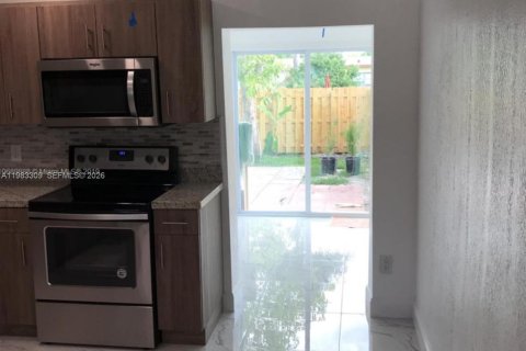 Casa en alquiler en North Lauderdale, Florida, 2 dormitorios, 92.9 m2 № 2050009 - foto 7