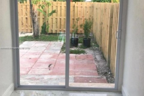 Casa en alquiler en North Lauderdale, Florida, 2 dormitorios, 92.9 m2 № 2050009 - foto 13