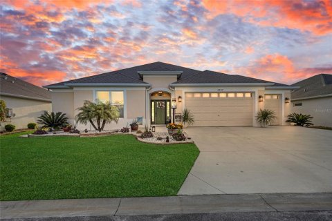 House in The Villages, Florida 3 bedrooms, 191.1 sq.m. № 1593571 - photo 1