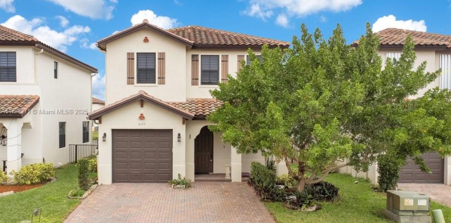 Villa ou maison à Ave Maria, Floride 3 chambres № 1861354
