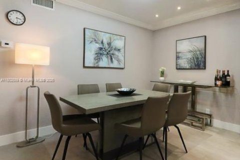 Купить кондоминиум в Халландейл-Бич, Флорида 2 спальни, 111.48м2, № 1981010 - фото 12